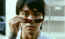 周星驰戴墨镜流泪gif