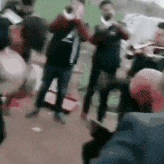 全村人吃饭敲锣打鼓gif_吹唢呐晃头表情包