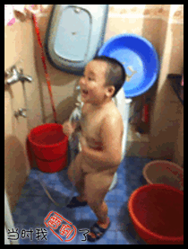 小孩洗澡光屁股跳舞搞笑动图