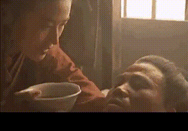 潘金莲喂武大郎喝药表情包:你这个月业绩不错,来把药喝了吧