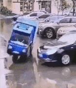 三轮车神操作 漂移躲避事故!