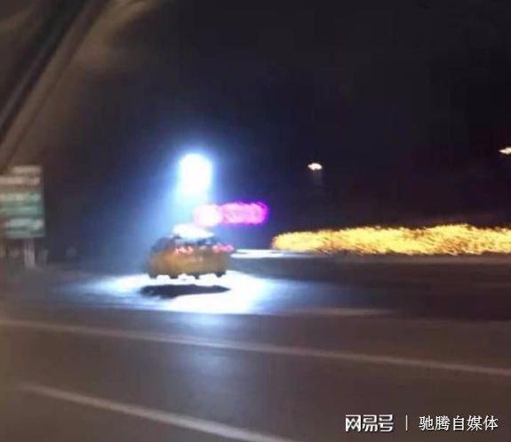 重庆黄色法拉利、武汉公交车、山东航空系列搞笑图