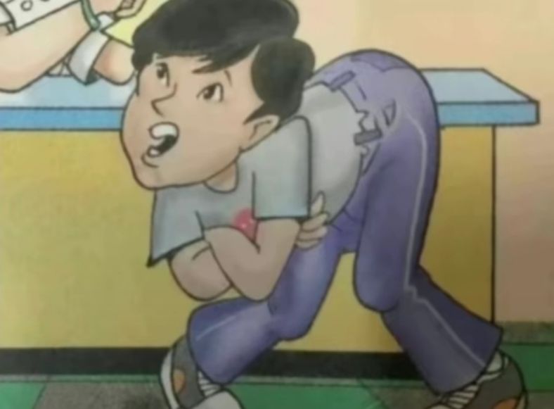 你凭什么打我?小男生撅屁股,双手抱肘的表情包