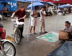 卖老鼠药搞笑gif:我这老鼠药 老鼠吃了赶都赶不走~