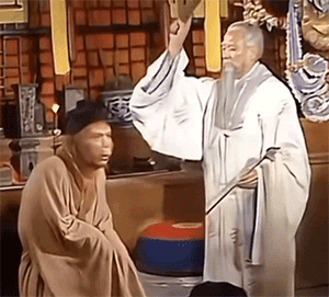 孙悟空被菩提祖师敲脑袋表情包_猴哥被敲头gif